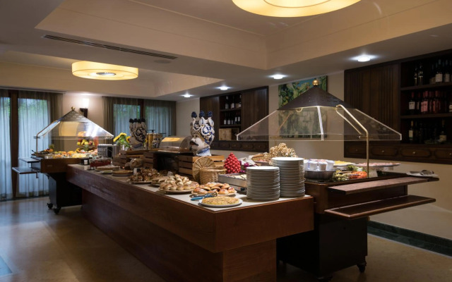 Artemis Hotel