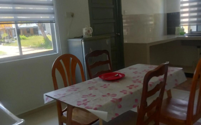 Homestay Aircond Pantai Timur Chalet Guest House Kak Mah