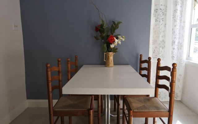 Black Rooster Guesthouse