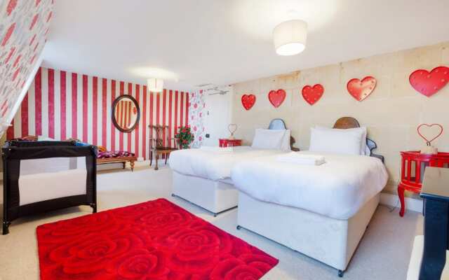 The Wonderland Townhouse - Amazing Alice in Wonderland 8BDR Home