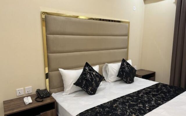 Gold Pine Hotel Lahore
