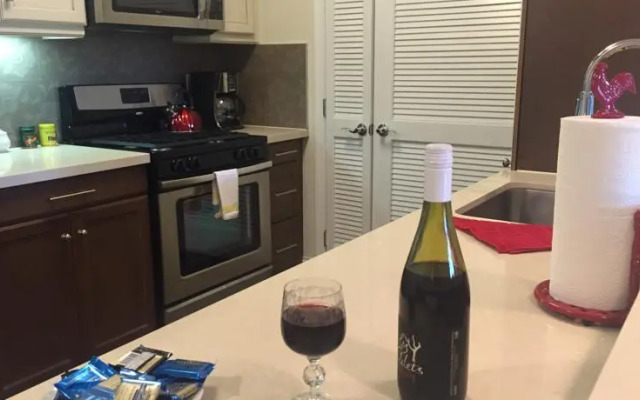 Luxury 2-Bedroom, 2-Bathroom with Pool and Views