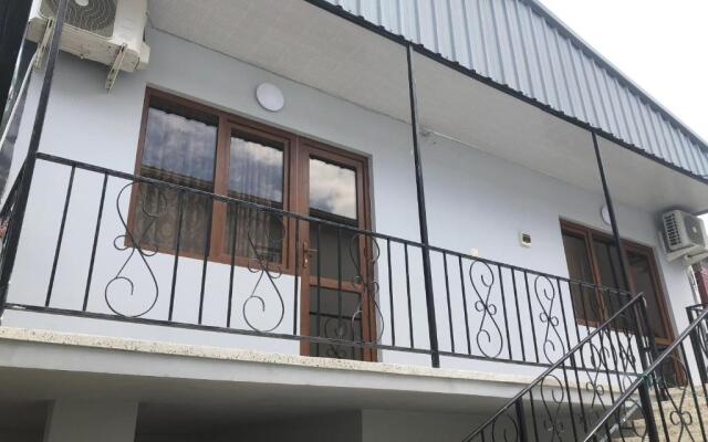 Guest house Romanadze