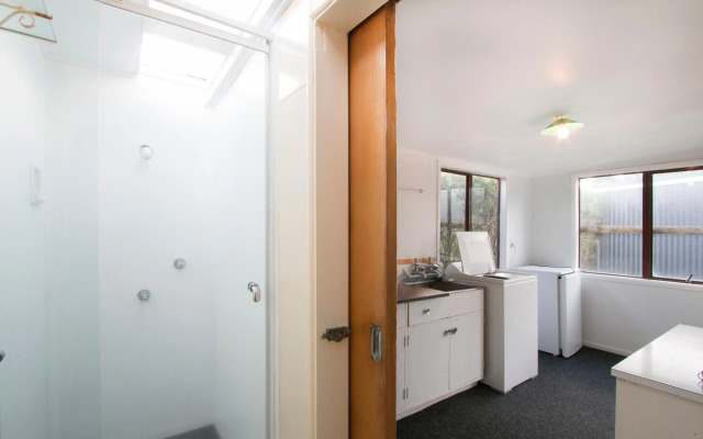 Waihi Charm - Waihi Beach Holiday Home