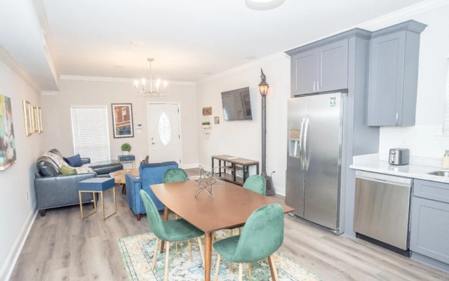 Exquisite Home Near Streetcar & French Quarter!