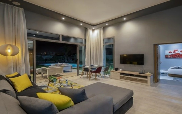 Palms Edge
