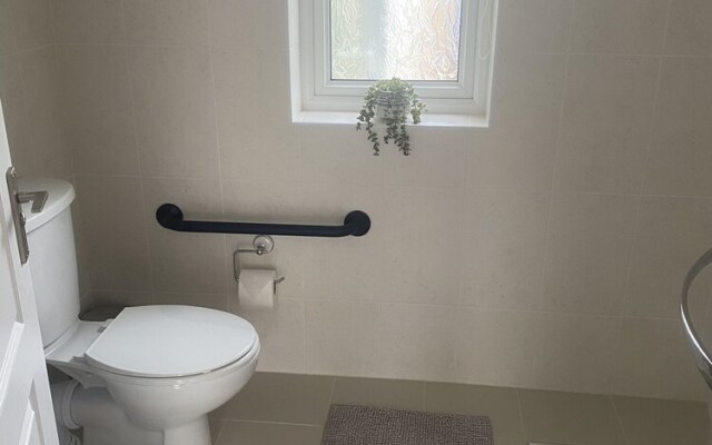 Beautiful 2 Bed Bungalow in Laugharne Situated