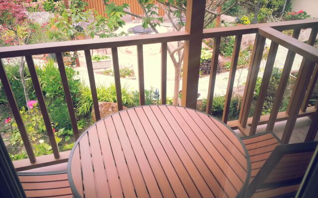 Vendange Carmel Inn & Suites