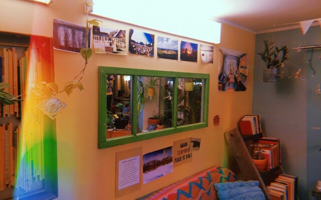 Looming Hostel
