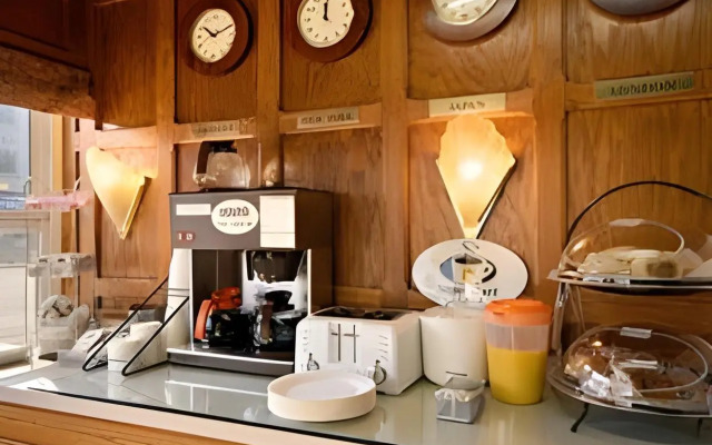 Boarders Inn & Suites by Cobblestone Hotels - Waterloo/Cedar Falls