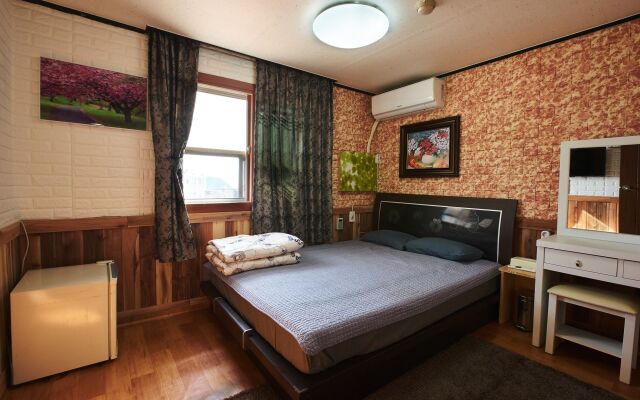 Gudeok Guest House - Hostel