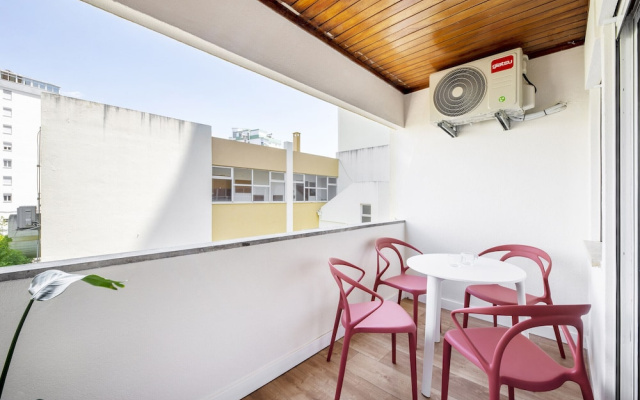Amarelo Studio by Olala Homes