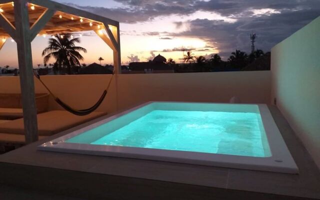 Luxurious Pent House Steps From The Beach C4