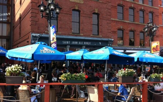 Cozy 3-bdrm in Uptown Saint John w Parking Coffee