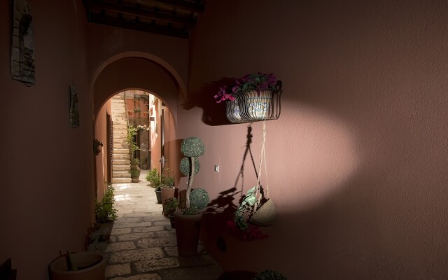 the flowered courtyard srl