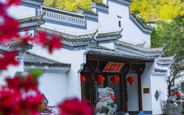 Xiangyuan Yungu Holiday Hotel