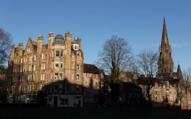 Traditional Apartment oer the Meadows