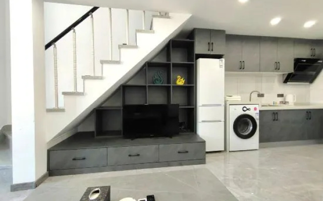 Duben Xiong Rizu Apartment