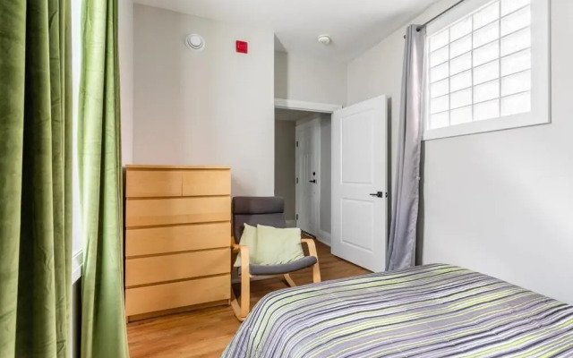 Stylish 2Br Apartment in the Heart of Hamilton 3