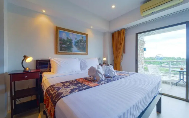 Beachfront 2 bed Condo with Seaview BW2