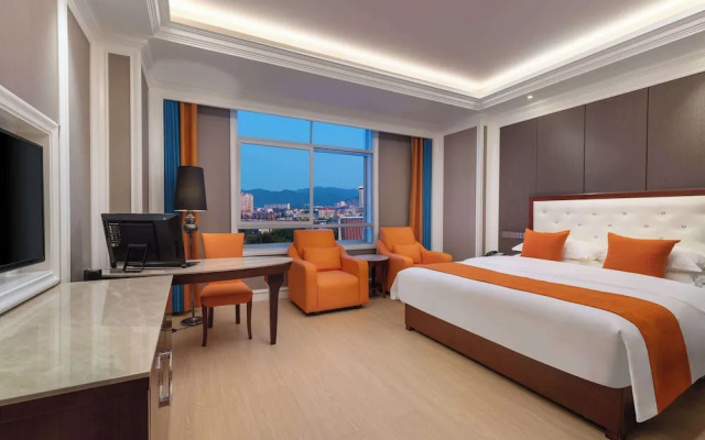 Hawthorn by Wyndham Dehong Mangshi