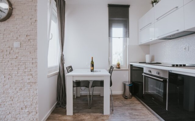 Apartments & Rooms Danivan Pool Villas B