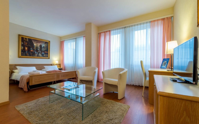 Hotel Century