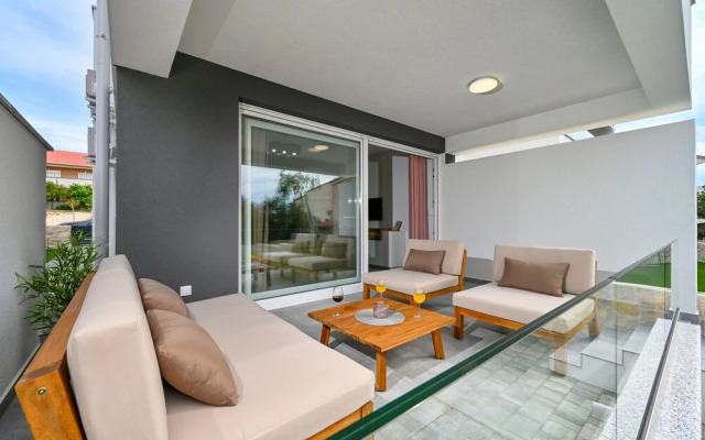 Imperial Apartment with Private Pool