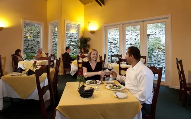 Sycamore Mineral Springs Resort