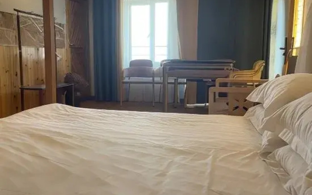 Meeting Stone Residence