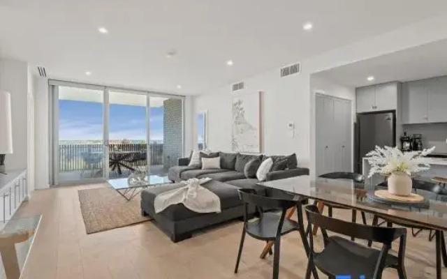 Sea Dunes Luxury Apartment - 10 steps to the beach