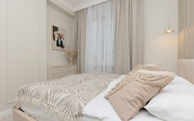 Bitwy Warszawskiej Apartment by Renters