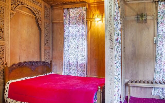 GuestHouser 1 BR Houseboat 126f