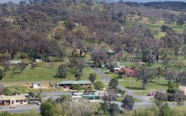 Woomargama Village Hotel Motel