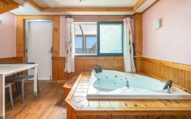 Yeongheungdo Blue Story Pension