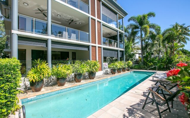 Beachfront Apartment with Ocean Views