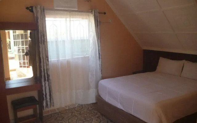Sunset Junction Lodges & Tours