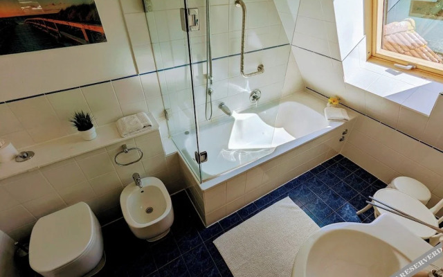 Hotel Lindequist Und Wald Hostel Sellin