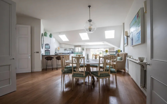 Granard Road by Onefinestay