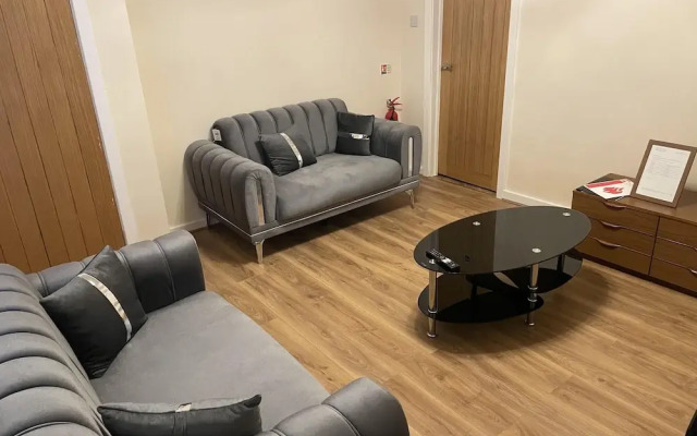 3 Bedroom House in Bradford