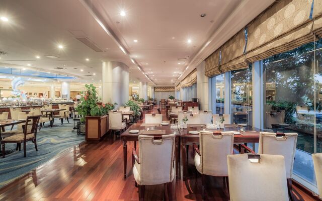 Xiamen International Seaside Hotel (hotel corridor leads to the stone exhibition hall)