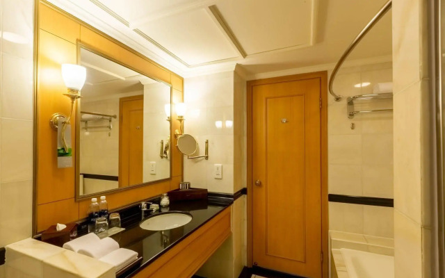 Renaissance Riverside Hotel Saigon