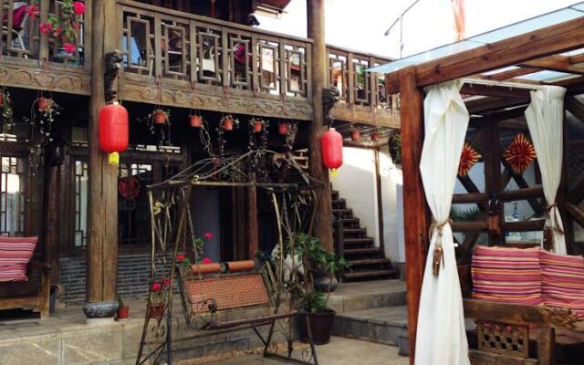 Lijiang Shuhe Ancient Town In Spring