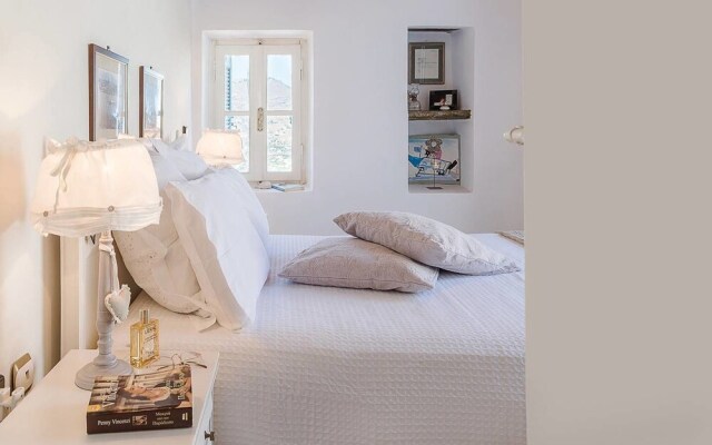 "Memory" Apt in Stone Tower 1690 • Andros Island