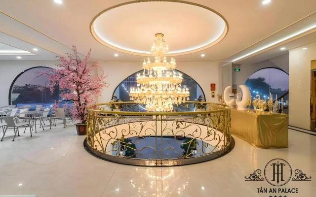 Tan An Palace