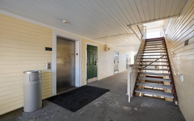 HomeTowne Studios by Red Roof Lake Charles - Sulphur