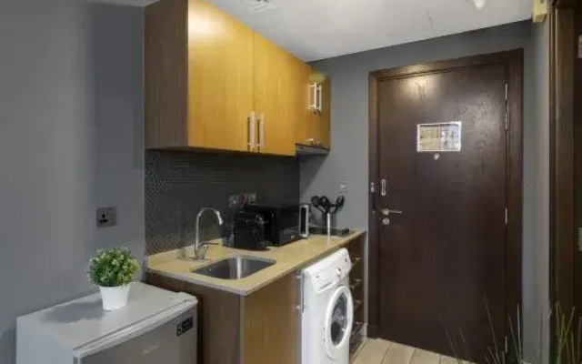 Trendy DIFC modern studio | Building squash court