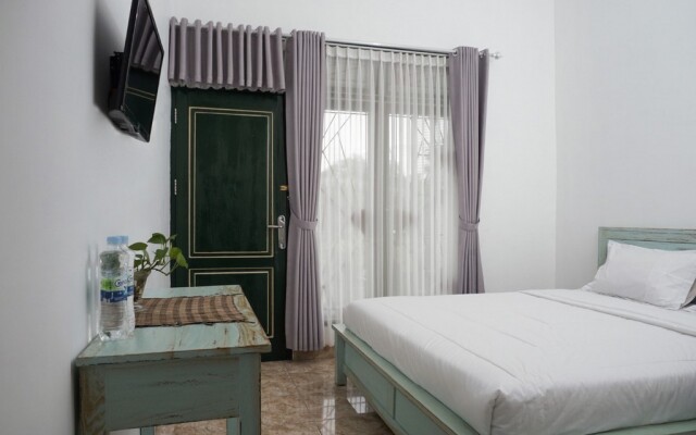 RedDoorz @ Griya Cemara Homestay Yogyakarta