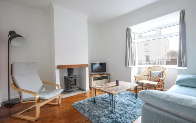 Contemporary Home in Friendly Easton, Free Parking