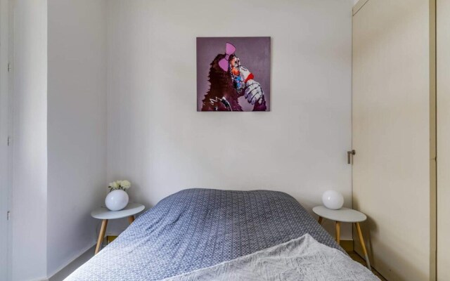 Beautiful Modern 2 Bedroom Apartment in Center